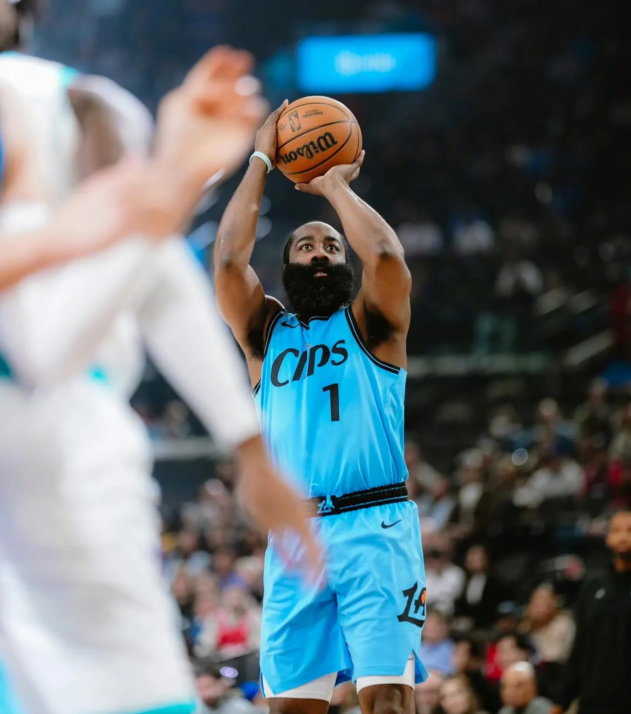 平博下载-哈登重返赛场，大比分获胜首场状态出色，瑞士队观众沸腾！的简单介绍-平博下载